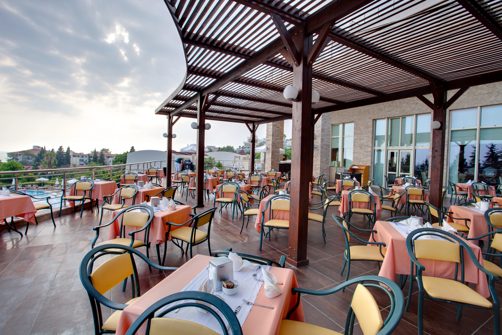 14 Inspiring Restaurant Patio Ideas