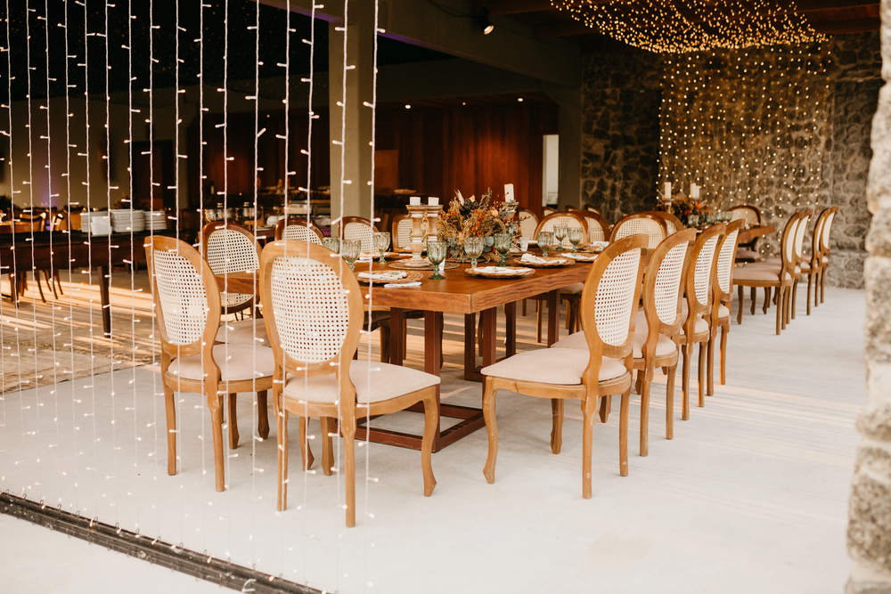 10 Signs To Know When To Replace Your Restaurant Furniture