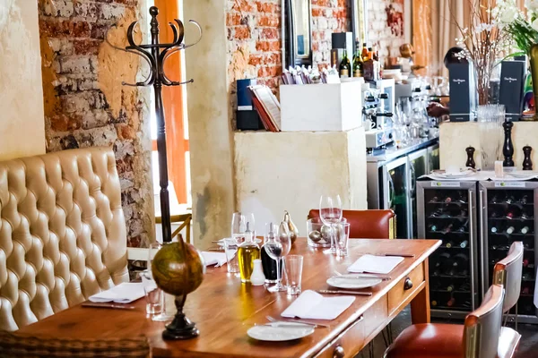 What Are Restaurant Booths Made Of?