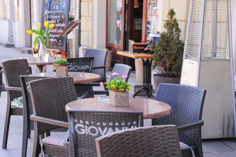 How Long Does Restaurant Outdoor Furniture Last? Signs It Should Be Replaced Or Updated