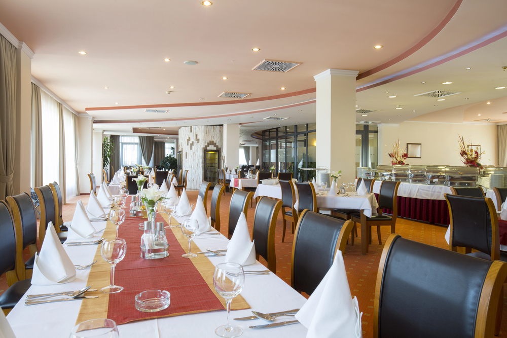 Why Communal Seating Is A Must-Have Trend In Restaurant Design