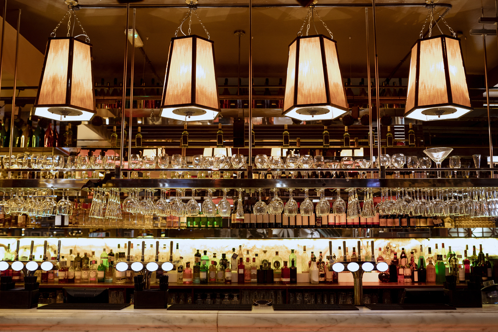 Why Having A Bar In A Restaurant Can Improve Customer Satisfaction