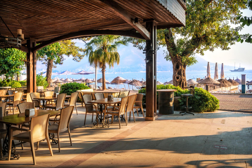 8 Tropical Restaurant Interior Design Ideas To Elevate Ambiance - EC Edited
